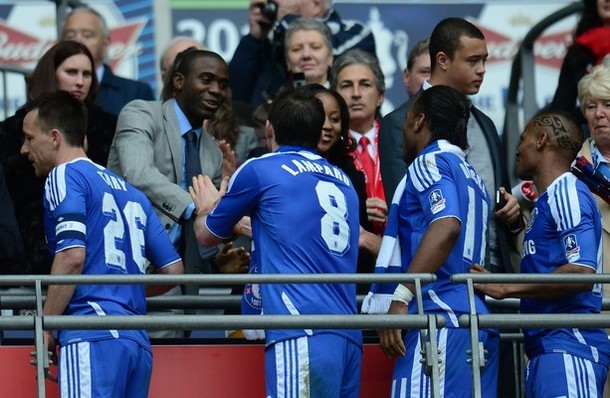 Sao Chelsea nhận lời chức từ cầu thủ bị trụy tim Fabrice Muamba.